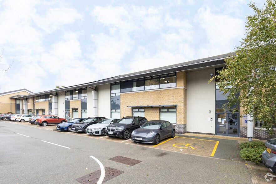 6 Conqueror Ct, Sittingbourne à vendre - Photo du bâtiment - Image 2 de 2