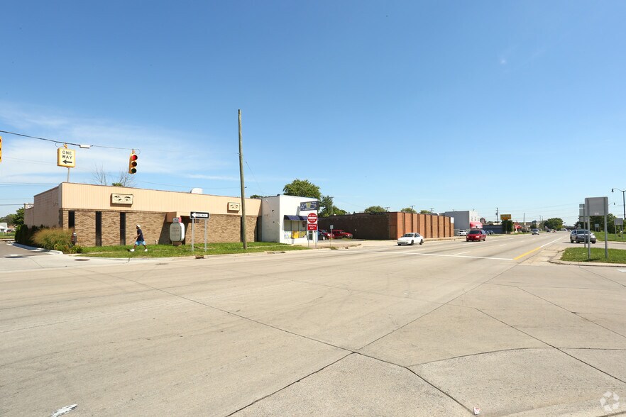 1868 Southfield Rd, Lincoln Park, MI for sale - Building Photo - Image 2 of 3