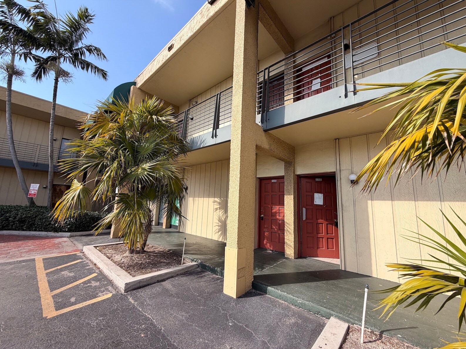 2331 N State Road 7, Lauderdale Lakes, FL à vendre Photo principale- Image 1 de 35