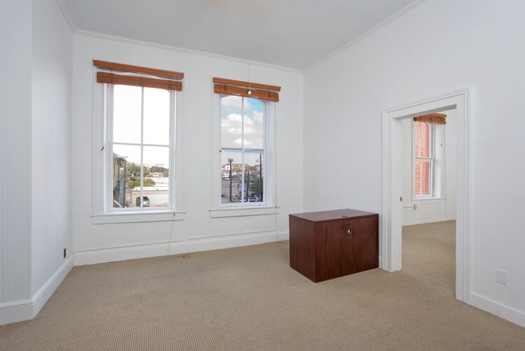 109-119 E Hopkins St, San Marcos, TX à vendre - Photo du bâtiment - Image 3 de 6