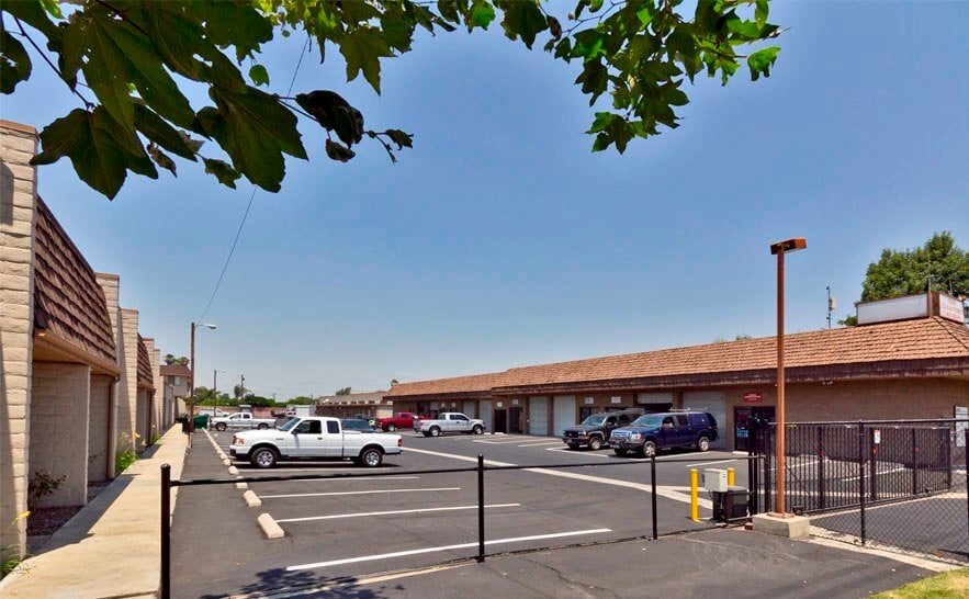 455 W La Cadena Dr, Riverside, CA à louer Photo du bâtiment- Image 1 de 8