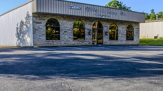 3212 S Main St, Salisbury NC - Dépanneur