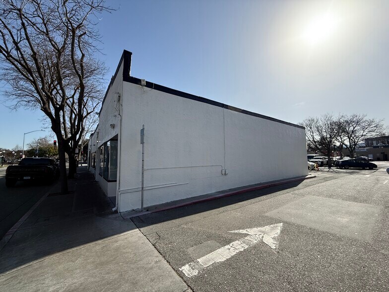 727-747 W Evelyn Ave, Mountain View, CA à louer - Photo du bâtiment - Image 3 de 7