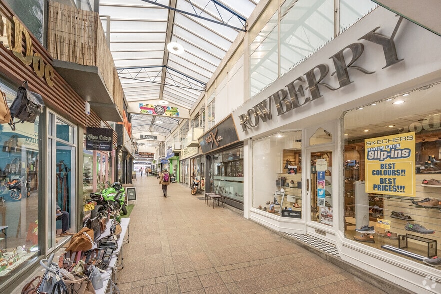 Oxford St, Swansea for lease - Interior Photo - Image 2 of 10