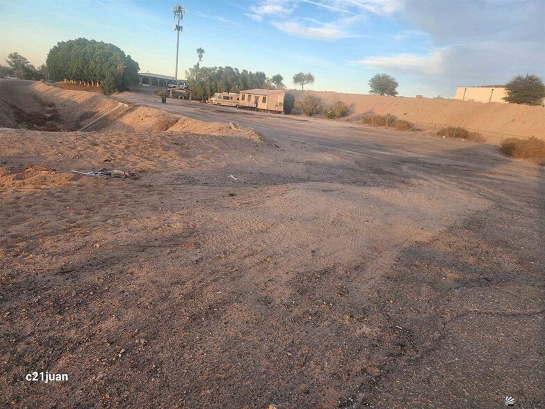 1063 N Main St, San Luis, AZ à vendre - Photo du bâtiment - Image 2 de 21