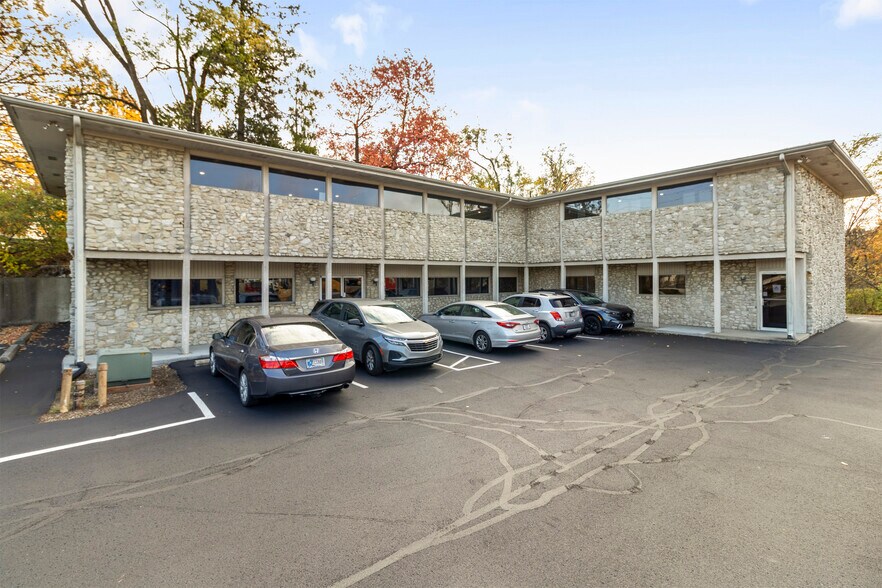 1717 E 116th St, Carmel, IN à louer - Photo du bâtiment - Image 3 de 11