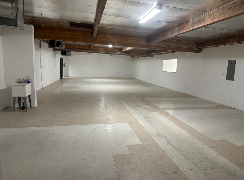 21333 Deering Ct, Canoga Park, CA for sale - Interior Photo - Image 3 of 13