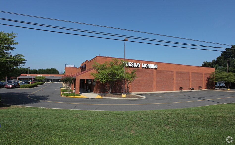 819 N First St, Albemarle, NC à louer - Photo du bâtiment - Image 2 de 6