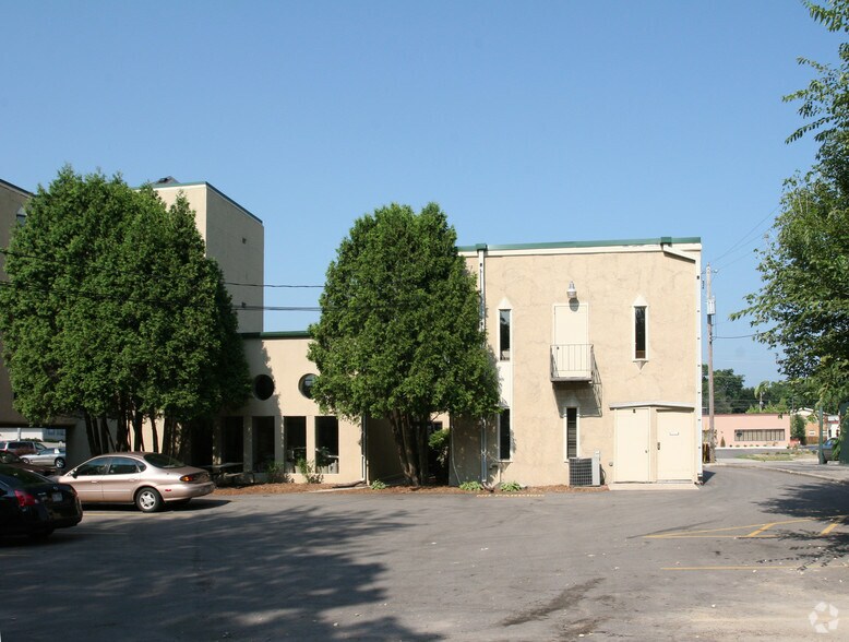 6320 Monona Dr, Madison, WI à vendre - Photo du bâtiment - Image 2 de 3