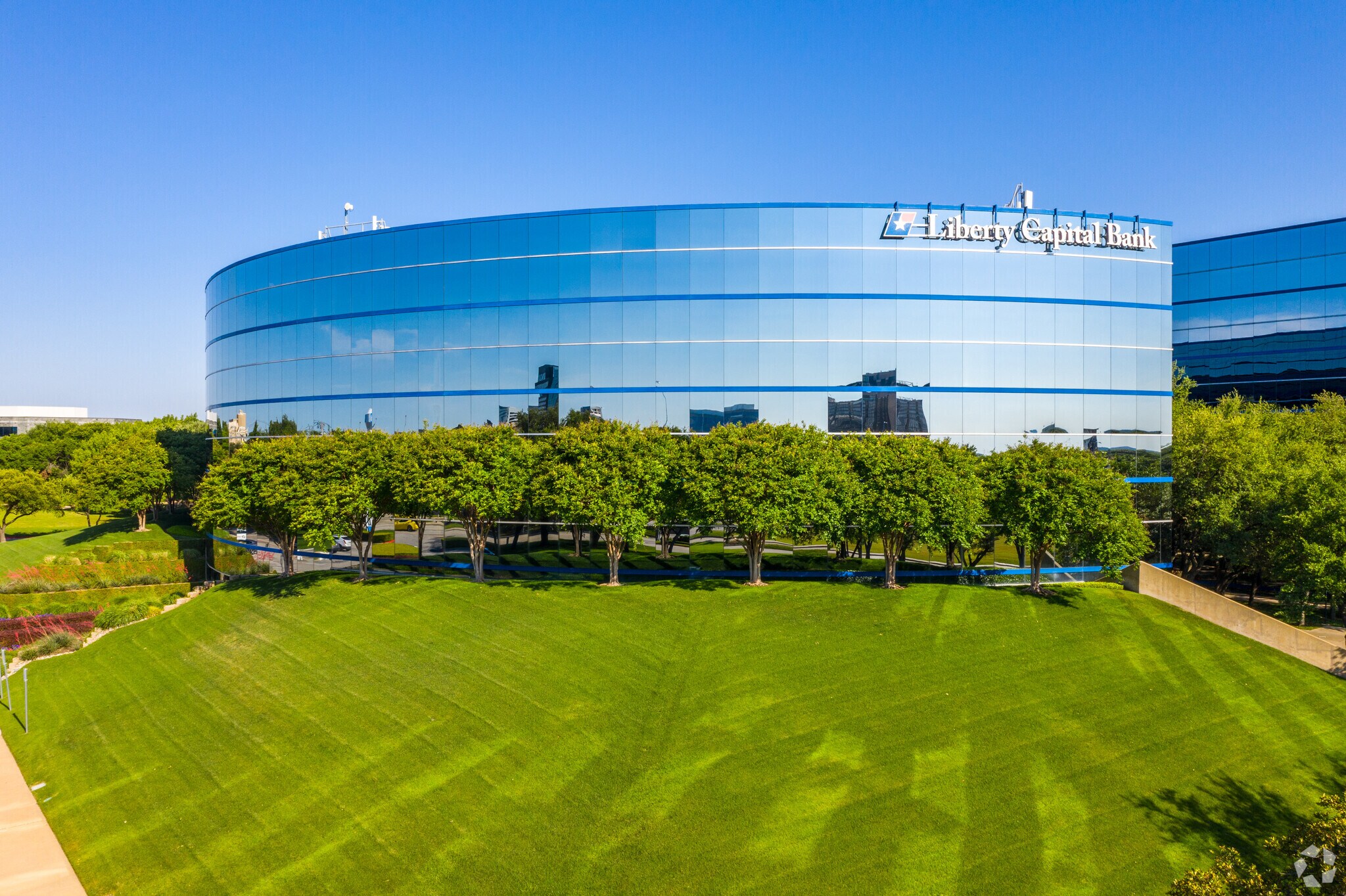 5055 Keller Springs Rd, Addison, TX à louer Photo du bâtiment- Image 1 de 14