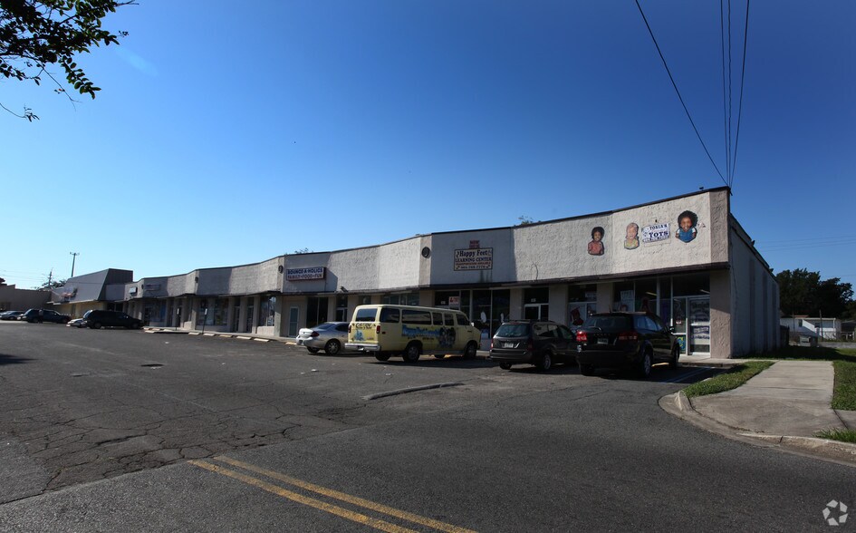 8120-8138 Lem Turner Rd, Jacksonville, FL à vendre - Photo du bâtiment - Image 2 de 4