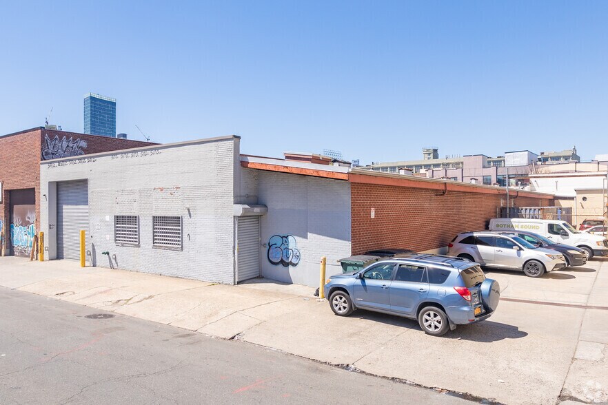 36-19 35th St, Long Island City, NY à louer - Photo principale - Image 1 de 7