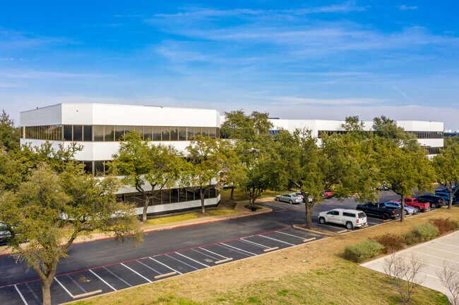 Plus de détails pour 13747 Montfort Dr, Dallas, TX - Coworking à louer
