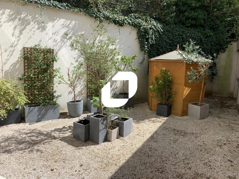 16 Rue Rottembourg, Paris for lease - Building Photo - Image 3 of 18