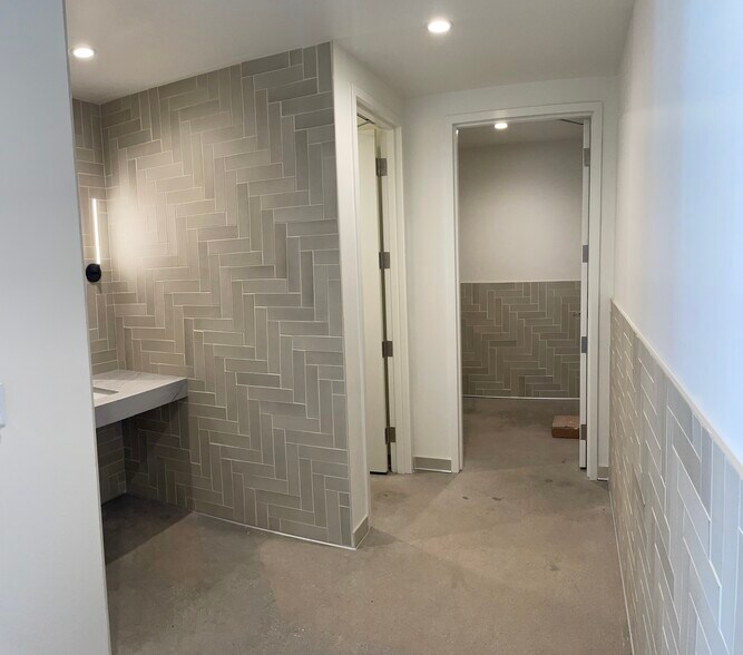 4005 W Jefferson Blvd, Los Angeles, CA à louer - Photo intérieure - Image 2 de 14