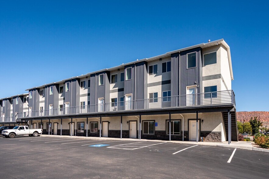 119 N 800 W, Cedar City, UT à vendre - Photo du bâtiment - Image 1 de 48