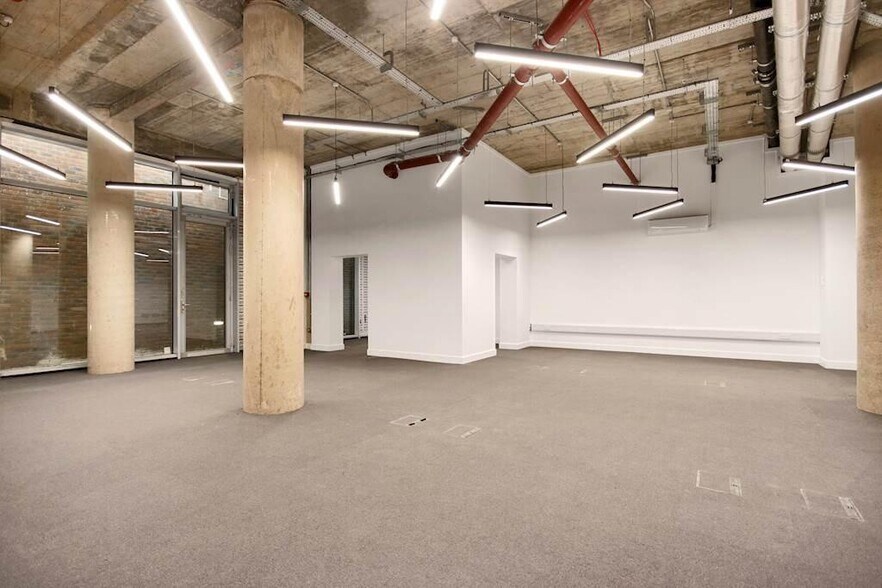 4 Maple Path, Londres à louer - Photo du bâtiment - Image 3 de 22