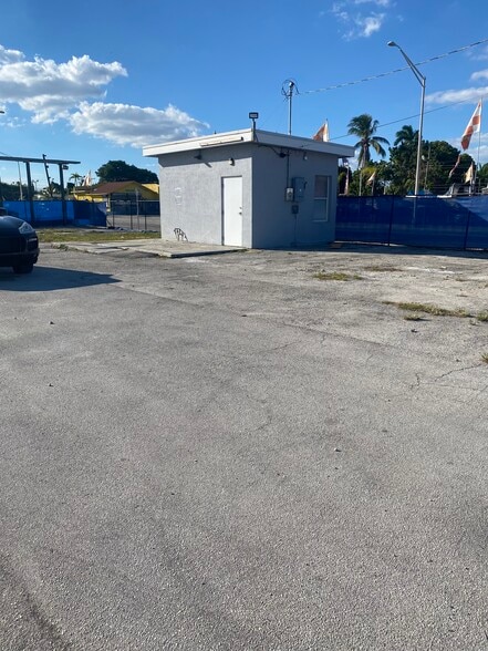 300 NW 79th St, Miami, FL for sale - Building Photo - Image 2 of 14