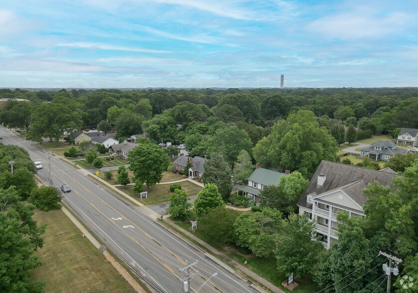 215 Gilead Rd, Huntersville, NC à vendre - Photo du bâtiment - Image 2 de 4