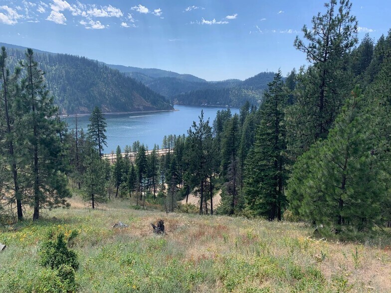 12520 E Yellowstone Trl, Coeur d'Alene, ID à vendre - Photo du bâtiment - Image 2 de 6