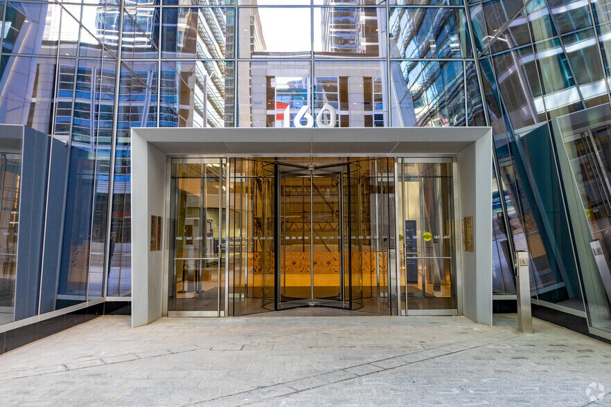 160 Front St W, Toronto, ON à louer - Photo du bâtiment - Image 2 de 5