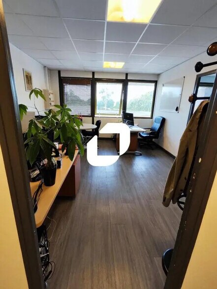 Office in Croissy-Beaubourg for lease - Interior Photo - Image 3 of 5