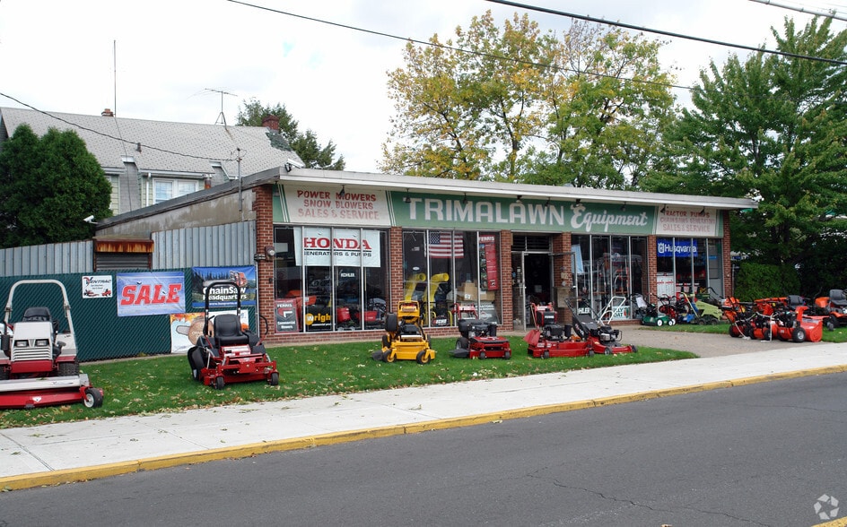 2081 Victory Blvd, Staten Island, NY for sale - Primary Photo - Image 1 of 4