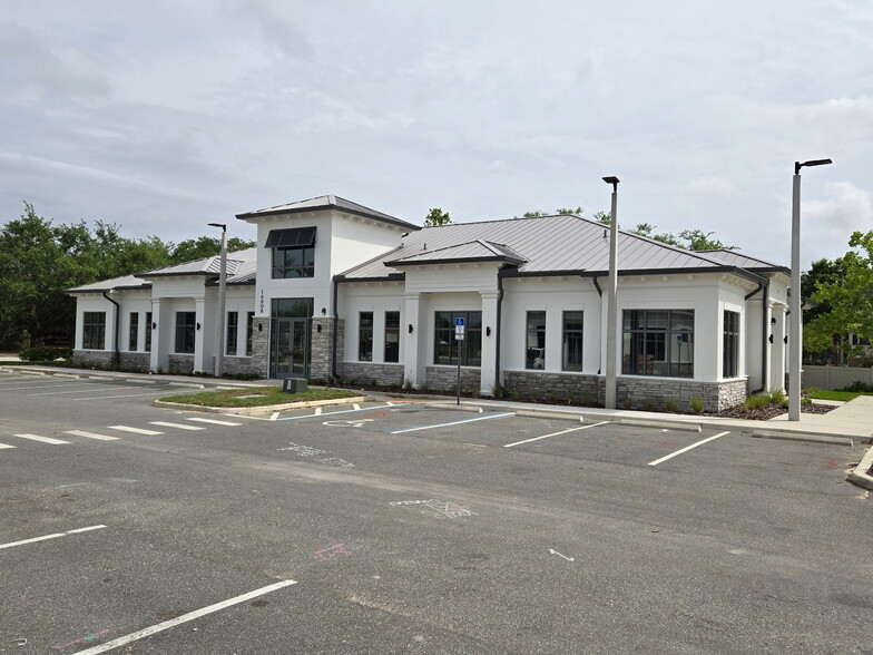16608 Sunrise Lakes Blvd, Clermont, FL for lease - Building Photo - Image 2 of 17