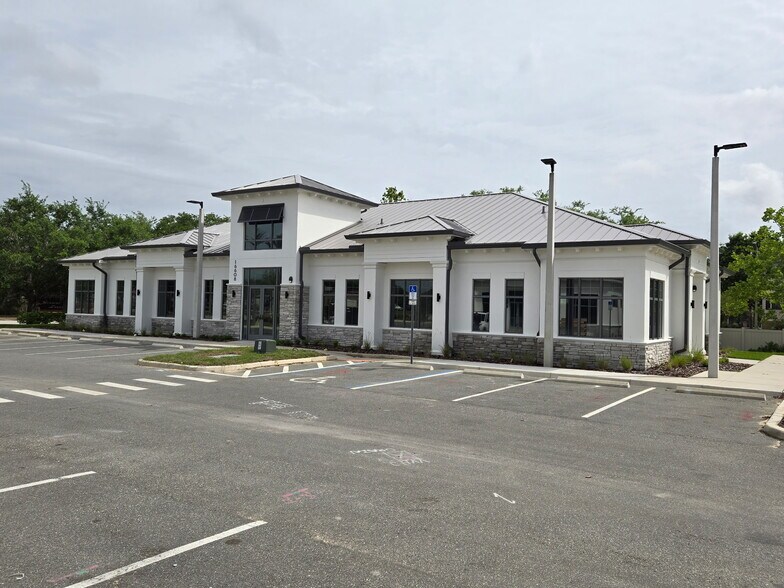 16608 Sunrise Lakes Blvd, Clermont, FL à louer - Photo du bâtiment - Image 2 de 17