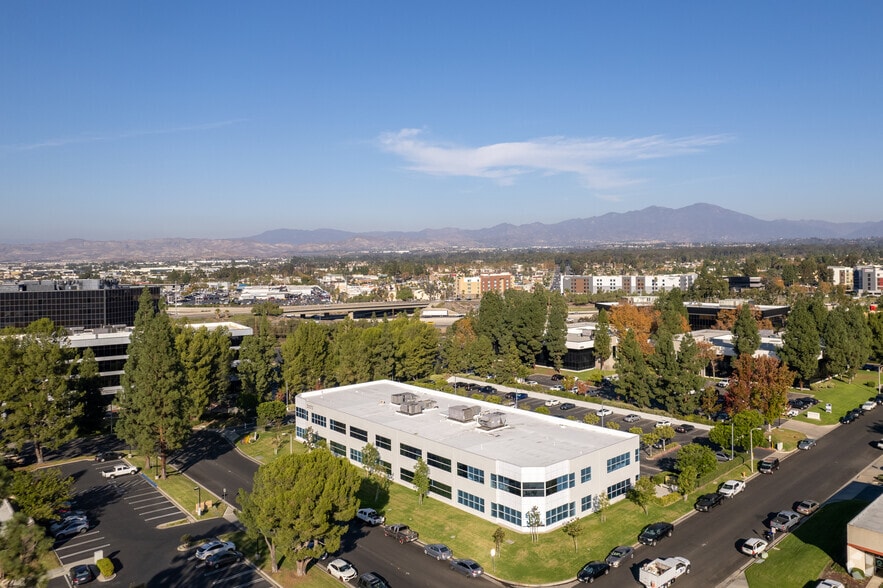 23172 Plaza Pointe Dr, Laguna Hills, CA à louer - Aérien - Image 3 de 17