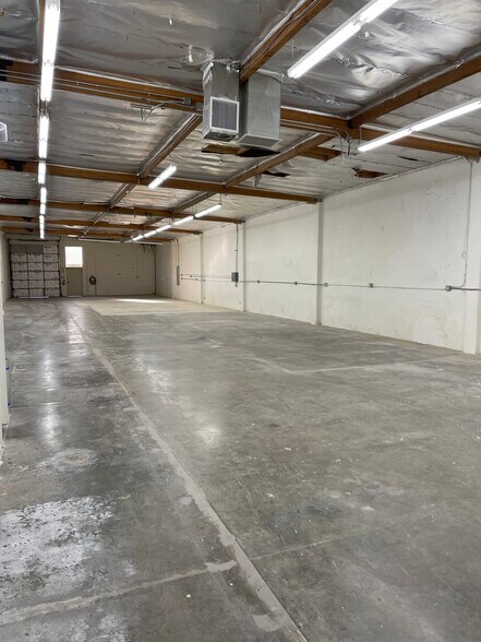 8589 Canoga Ave, Canoga Park, CA à louer - Photo intérieure - Image 3 de 10