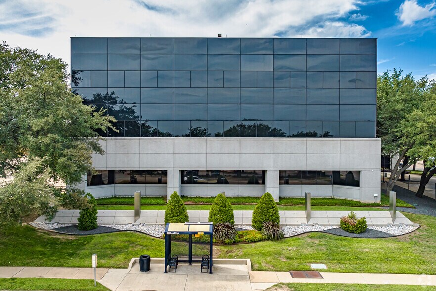 1651 N Collins Blvd, Richardson, TX à louer - Photo du bâtiment - Image 2 de 11