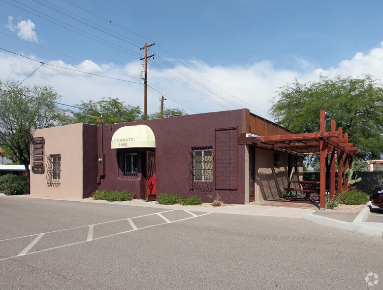 3968 E Fort Lowell Rd, Tucson, AZ à vendre - Photo du bâtiment - Image 2 de 4