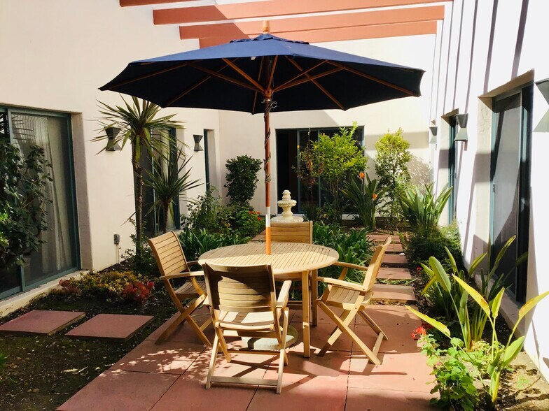 3055-3095 E Thousand Oaks Blvd, Thousand Oaks, CA à louer - Photo du bâtiment - Image 3 de 4