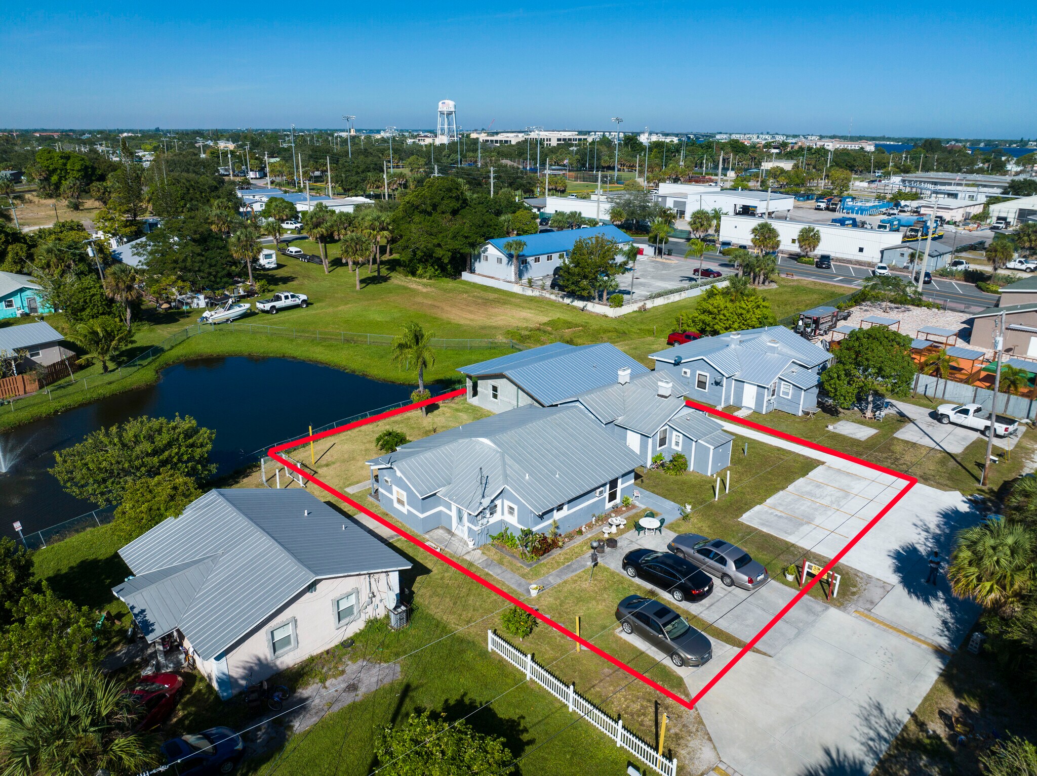 433 Se Lake St, Stuart, FL à vendre Photo principale- Image 1 de 33
