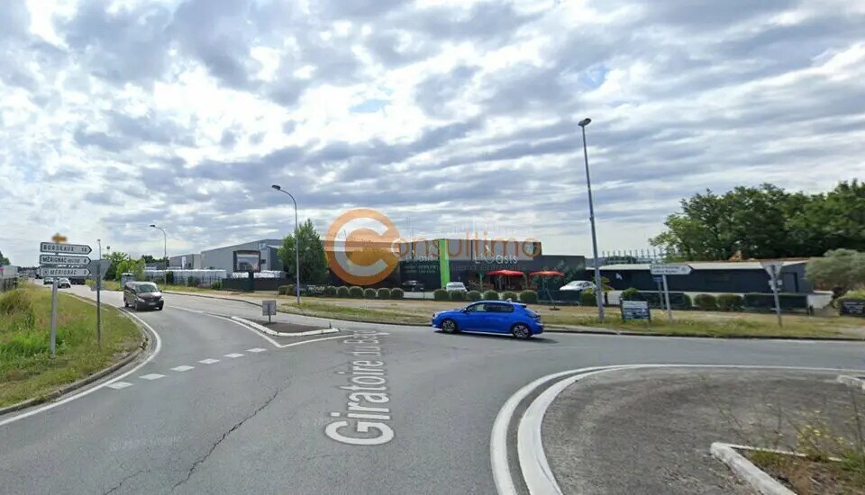 Flex in SAINT-JEAN-D'ILLAC for lease - Building Photo - Image 2 of 3