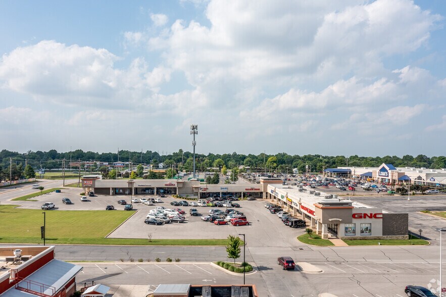1629-1695 S Yale Ave, Tulsa, OK for lease - Building Photo - Image 2 of 4
