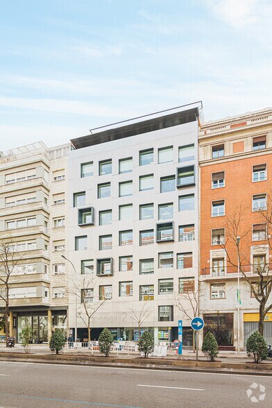 Calle de O'donnell, 12, Madrid, Madrid à louer - Photo du bâtiment - Image 3 de 4
