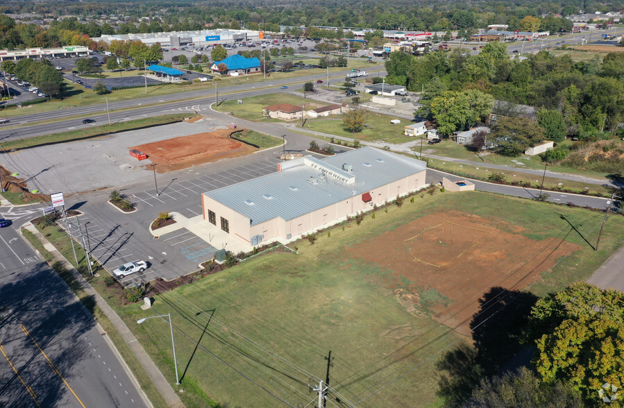 11823 Memorial Pky, Huntsville, AL for lease - Building Photo - Image 2 of 4