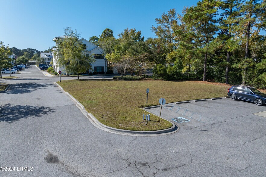 1 Thurmond Way, Bluffton, SC for sale - Primary Photo - Image 1 of 33