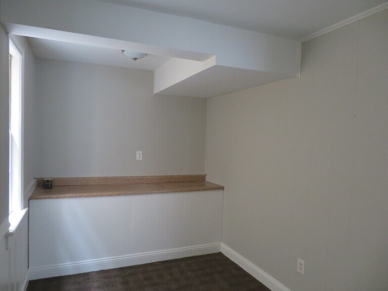 134 Pickwick Ave, Colonial Heights, VA à louer - Photo principale - Image 1 de 4