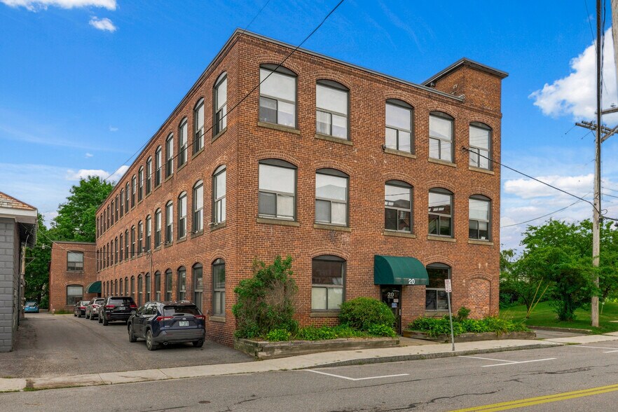 103 Roxbury St, Keene, NH à vendre - Photo du bâtiment - Image 2 de 45