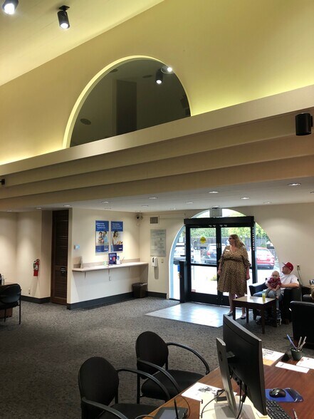 531 5th St W, Sonoma, CA à louer - Photo intérieure - Image 2 de 5