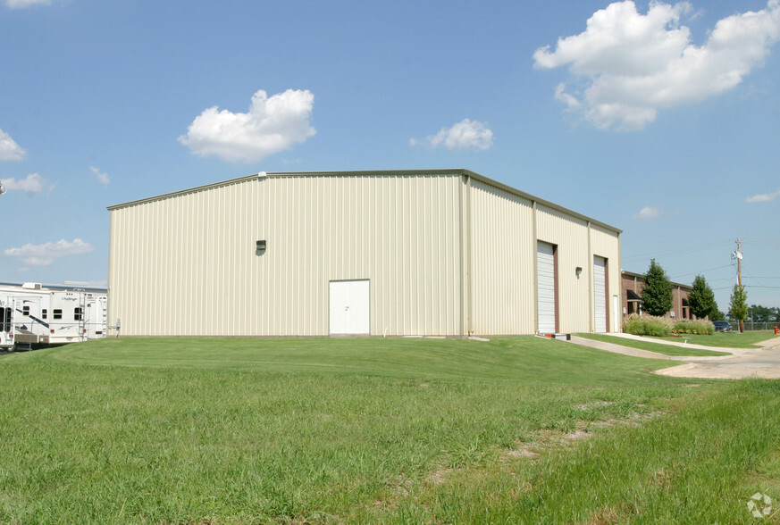 11825 S Portland Ave, Oklahoma City, OK for lease - Building Photo - Image 2 of 5