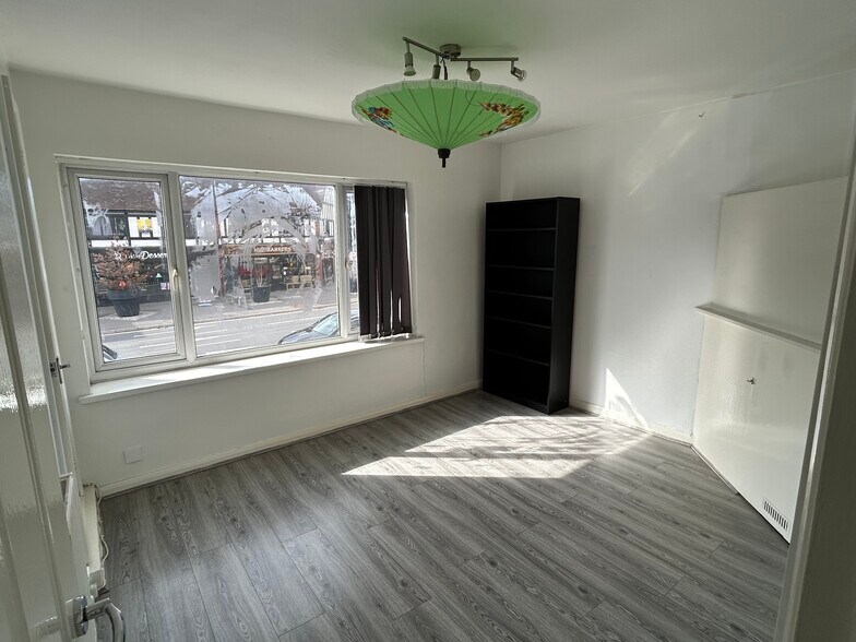 502 Cricklade Rd, Swindon à louer - Photo du bâtiment - Image 3 de 4