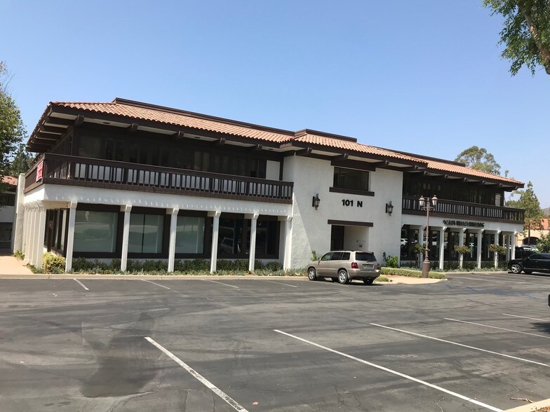 101 N Westlake Blvd, Westlake Village, CA à louer - Photo du bâtiment - Image 2 de 10