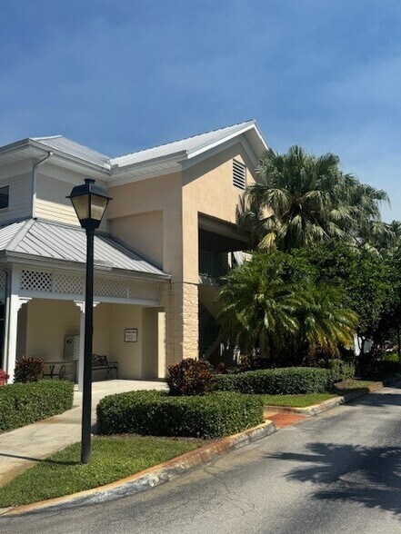 2295 SW Martin Hwy, Palm City, FL à louer - Photo du bâtiment - Image 2 de 7