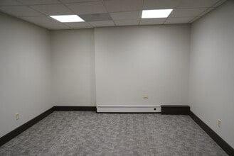 207 W Jefferson St, Bloomington, IL for lease Interior Photo- Image 2 of 6