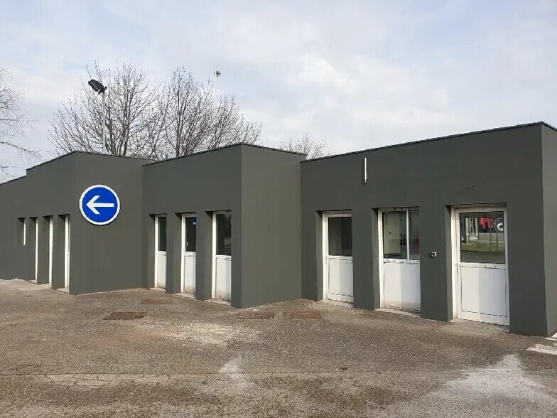 Flex dans Saint-Quentin-Fallavier à louer - Photo du bâtiment - Image 3 de 3