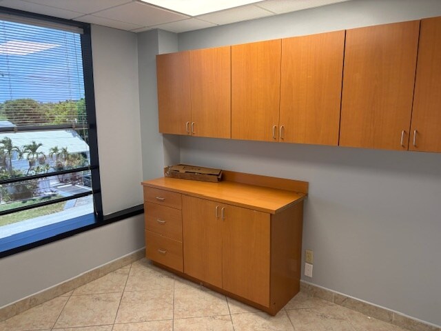 2021 E Commercial Blvd, Fort Lauderdale, FL à louer - Photo du bâtiment - Image 3 de 16